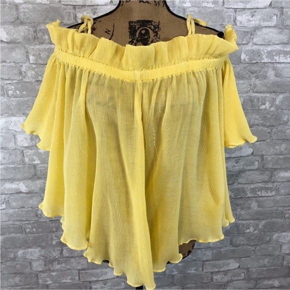 Line and Dot Off Shoulder Pleated Top - Picture 2 of 3